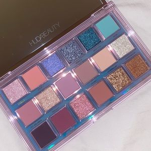Huda Beauty Mercury Retrograde Palette